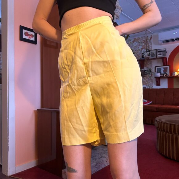 1970s union made yellow pleated side zip shorts - Picture 1 of 12